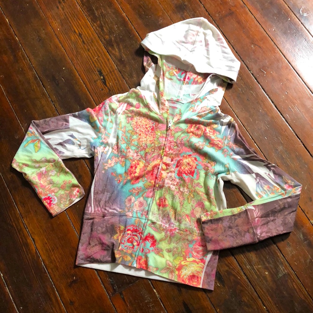 Fitted Zip-up.
